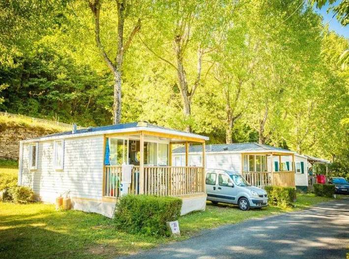 Camping pour 4 personnes, avec bassin pour enfant dans les Gorges du Tarn