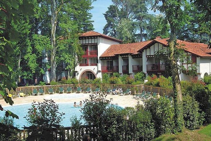 Appartement de vacances pour 5 personnes, avec Balcon ainsi que Jardin et Piscine