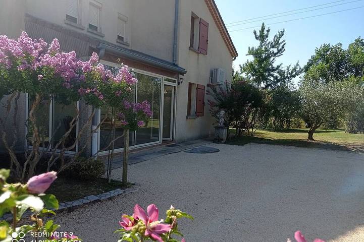 Location de vacances pour 6 personnes, avec terrasse et jardin à Lablachère