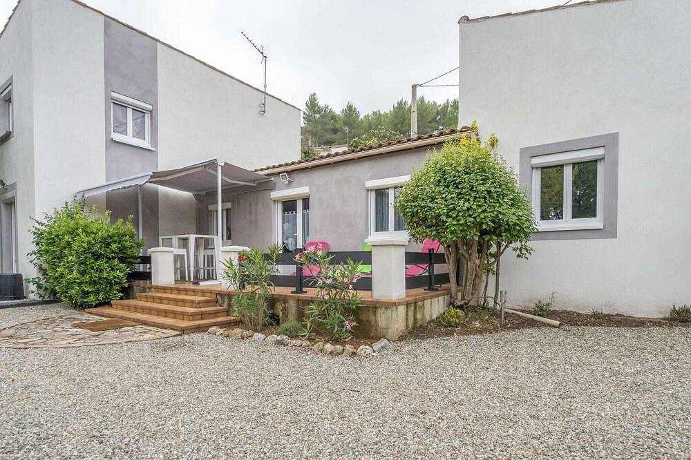 Spacious villa 200 metres from the river Orb in Cessenon-sur-Orb, Béziers region