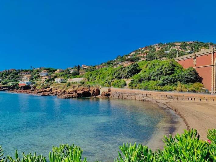 Gîte pour 4 personnes, avec vue ainsi que terrasse et jardin dans Plage d'Anthéor - 3