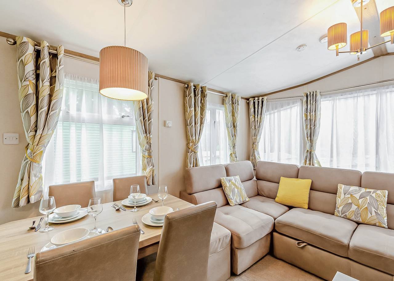 Bronze 2 Bedroom Caravan, Sleeps 6 in Bowness-on-Windermere, Lake District
