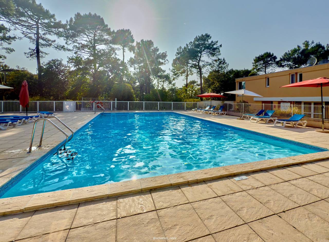 Ganze Wohnung, Gemütliches Apartment zwischen See & Ozean – Terrasse & Pool in Carcans-Maubuisson in Carcans, Regionaler Naturpark Médoc