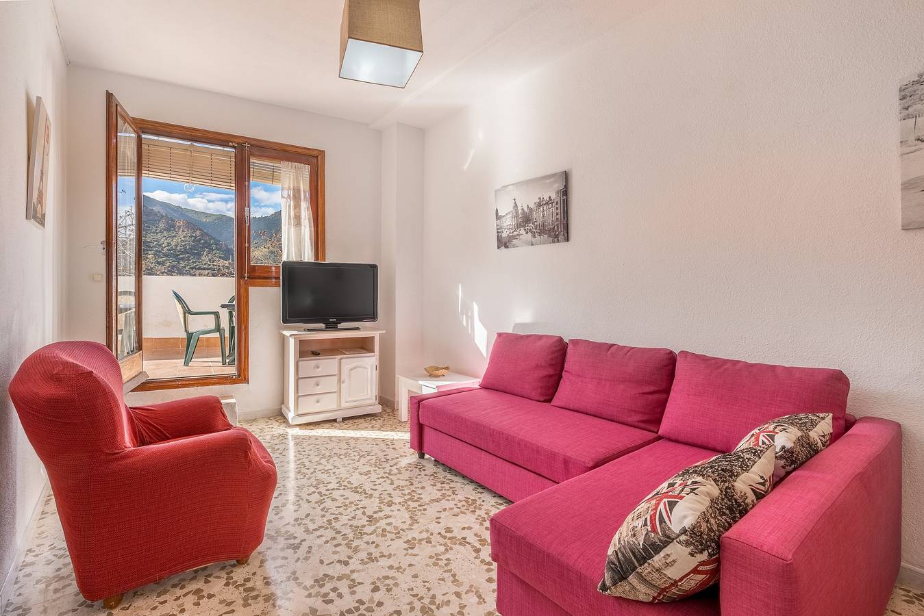 Entire apartment, Apartment 'Apartamento C' with Private Terrace and Wi-Fi in Surroundings of Sierra Nevada, Güejar Sierra