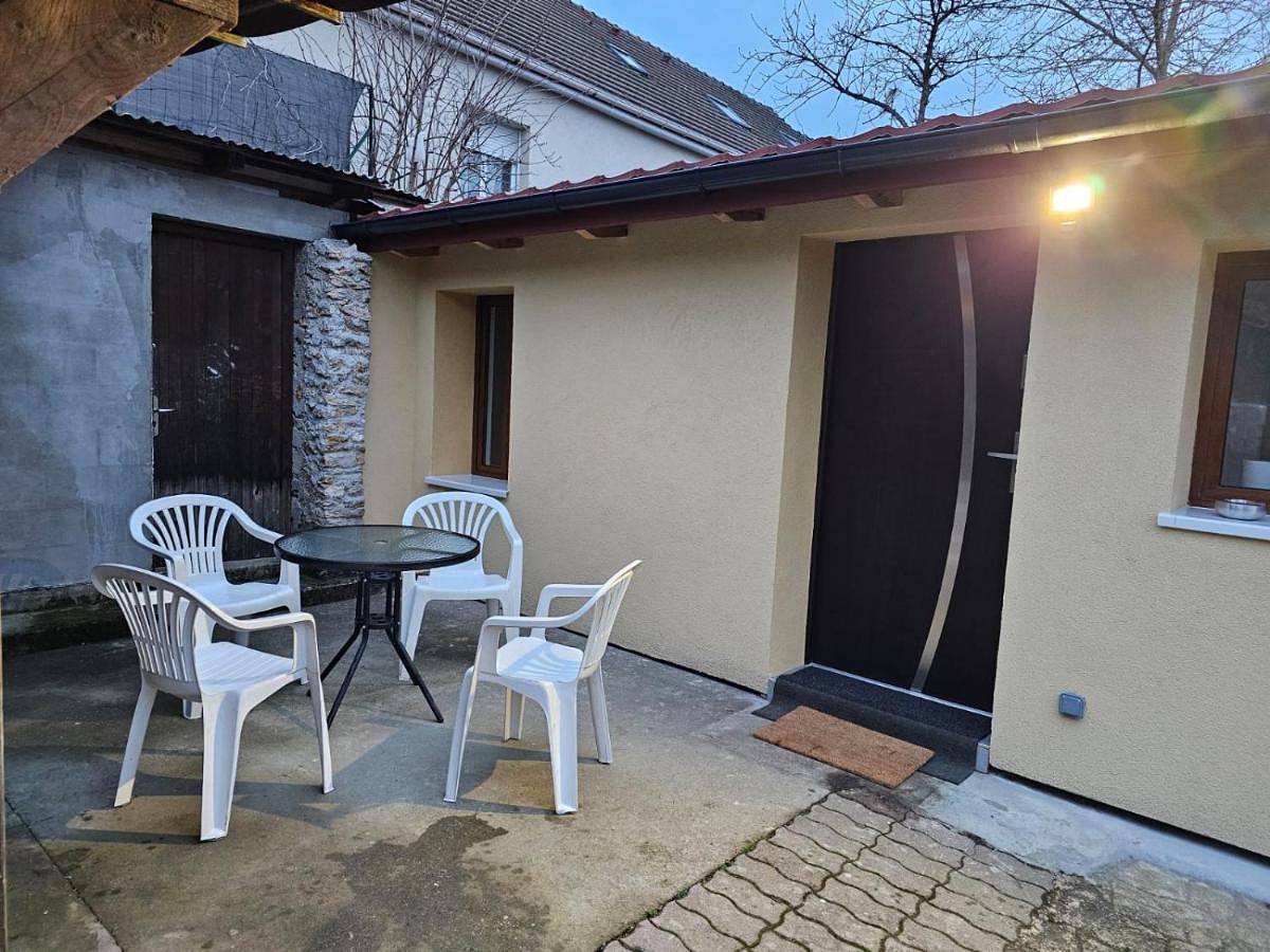 Two-Bedroom House in Villabé, Essonne