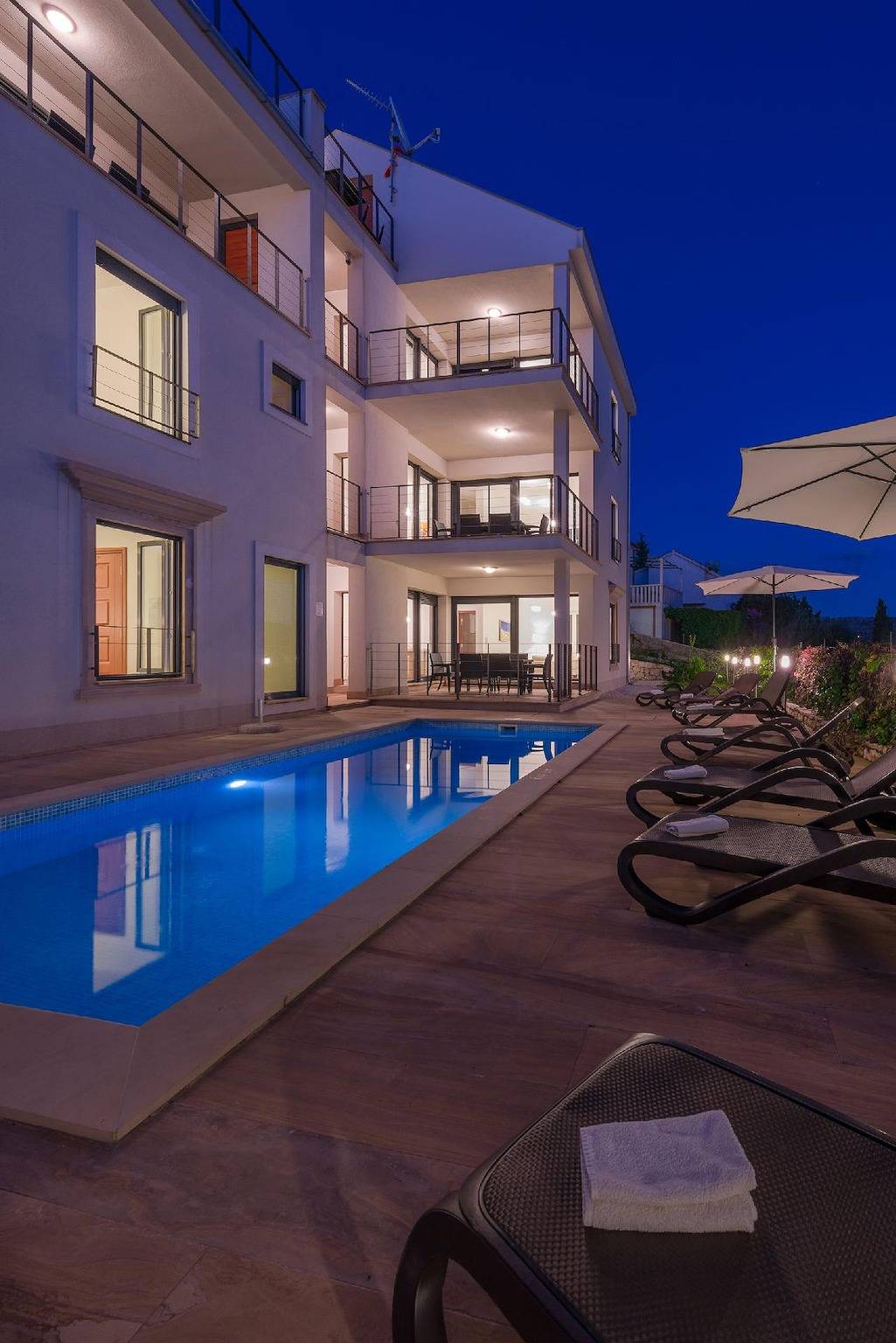 Ganze Ferienwohnung, Best Island Vacation - Two bedroom apartment with terrace with sea view and shared pool in Milna, Brac