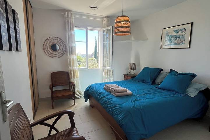 Location de vacances pour 10 personnes, avec jardin et terrasse, animaux acceptés à Saint-Maximin (Nimes) - 2