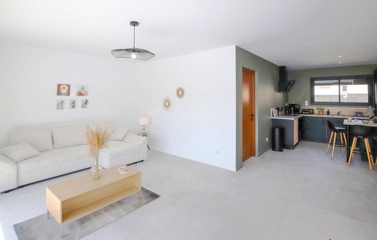 Location de vacances pour 10 personnes, avec terrasse ainsi que piscine et jardin à Puy-Saint-Martin - 4