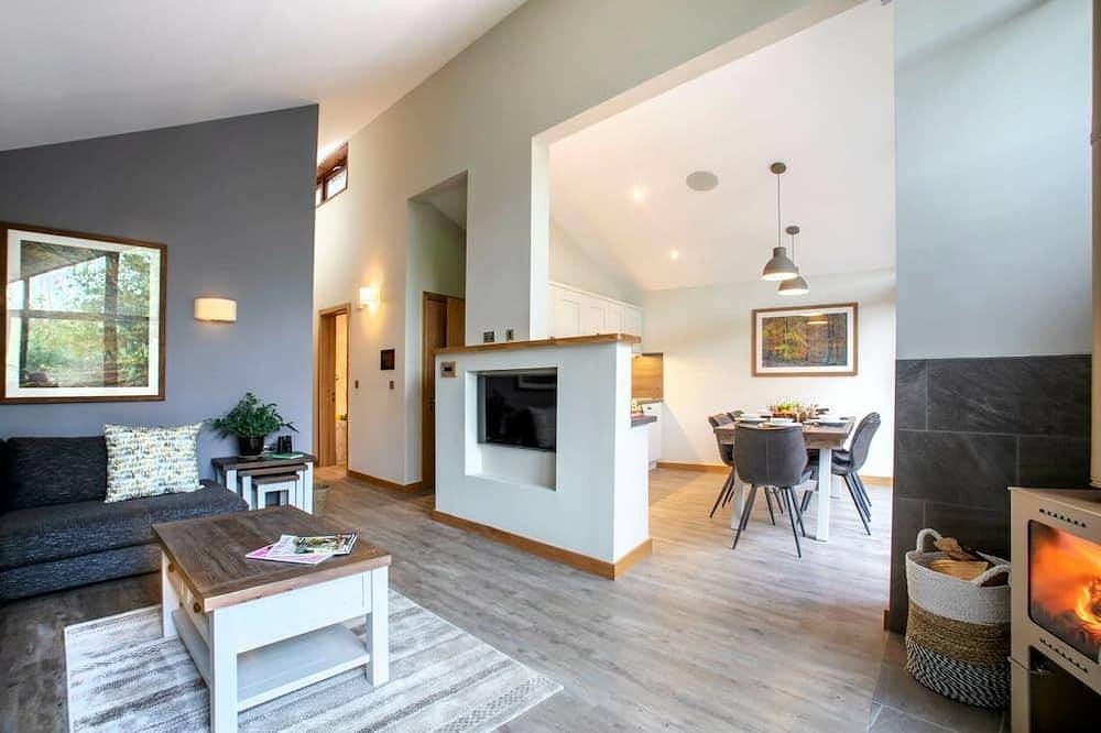 Delamere Forest White Willow Premium in Cheshire West and Chester