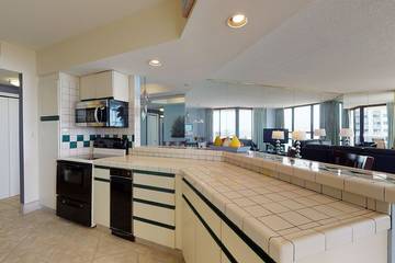 Vacation Apartment for 8 Guests in Miramar Beach, Emerald Coast, Picture 1