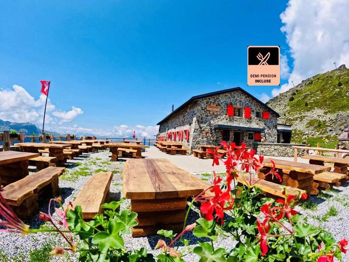 Hostel für 14 Personen, mit Terrasse und Garten in Anniviers