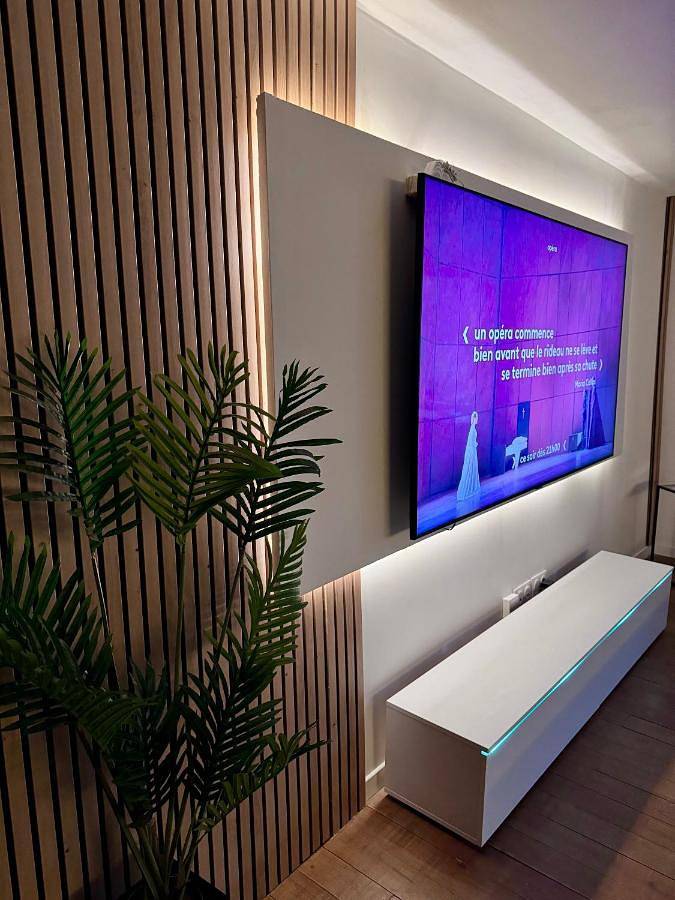 Gîte pour 12 personnes, avec jardin et vue dans Champsevraine