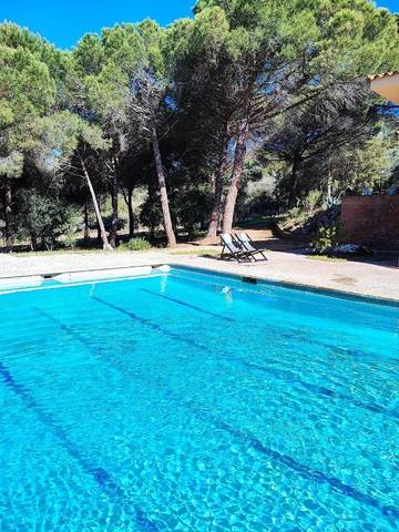 Chalet para 9 personas, con vistas además de piscina y jardín en Valles Oriental