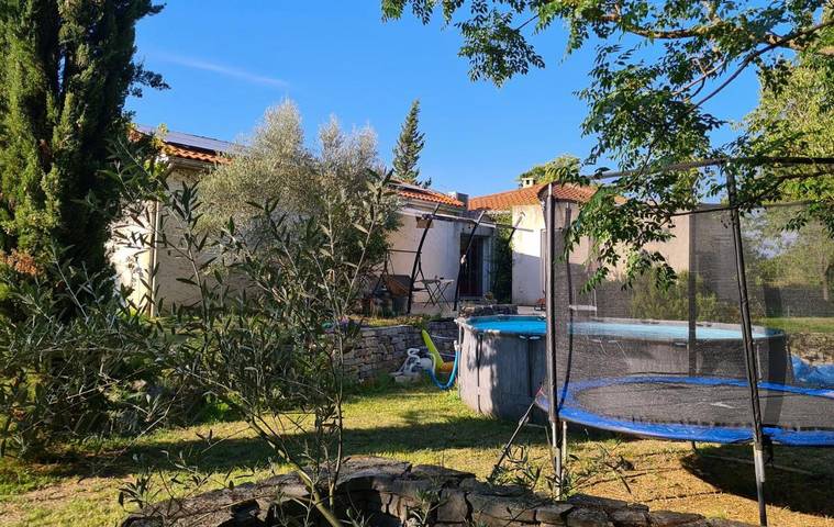 Maison de vacances pour 6 personnes, avec Terrasse et Jardin ainsi que Piscine et Vue à Saint-Bauzille-de-Putois