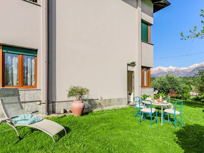 Ferienwohnung für 4 Personen, mit Terrasse und Garten in Colico
