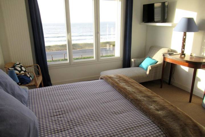 Location de vacances pour 2 personnes, avec vue ainsi que piscine et jardin dans Grande plage de Tharon - 2