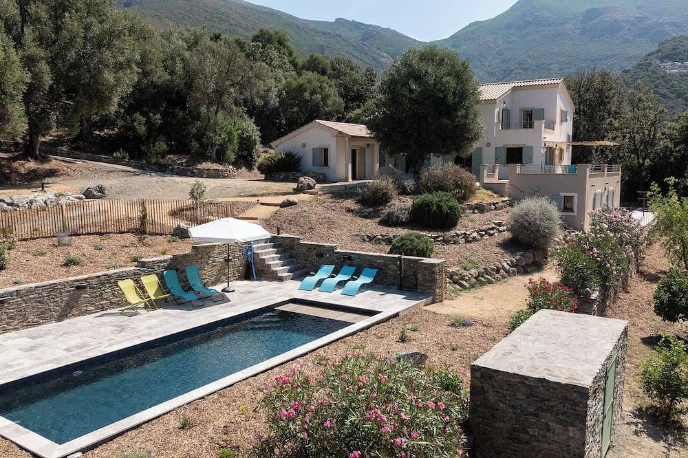 Spacious villa with sea view, swimming pool and pétanque court, close to beaches in Farinole, Calvi region
