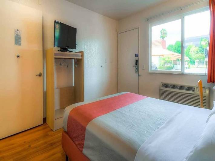 Apartamento entero, 1 cama Queen con microondas | Westminster in Westminster, Condado de Orange