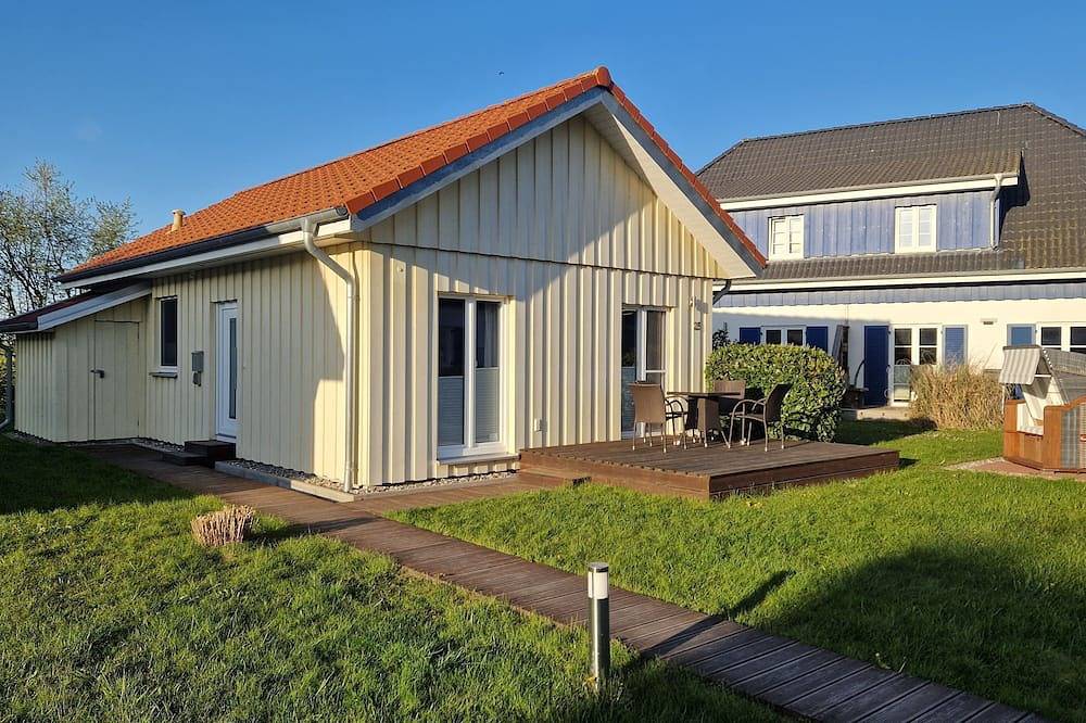 Strandnahes Ferienhaus 350 Meter vom Strand mit eigenem Grundstück in Altefähr, Rügen