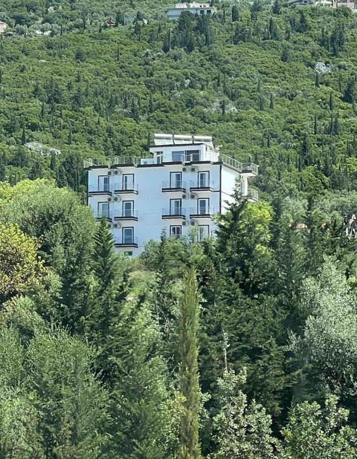 Season Inn in Dhërmi, Himarë