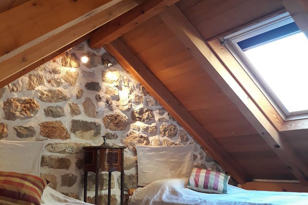 Completely renovated small stone house with sea view near Split in Split-Dalmatia