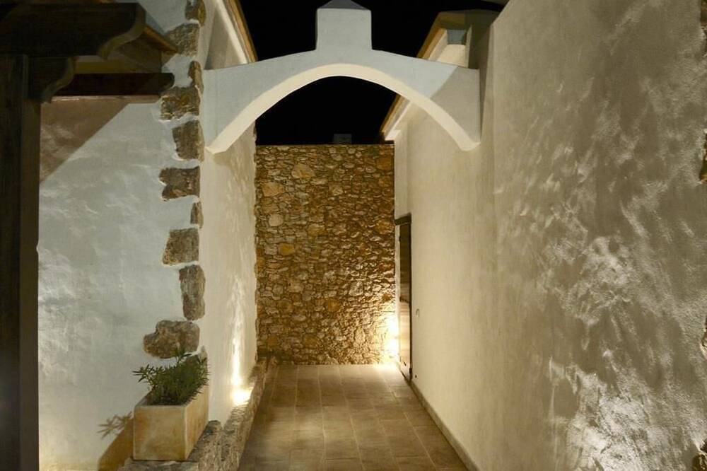 Apartamento entero, Exclusive residence consisting of 5 apartments with shared pool. in Los Estancos, Tetir