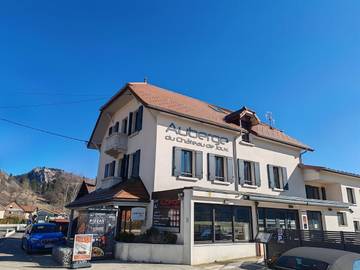 Hôtel pour 2 personnes, avec terrasse, animaux acceptés à La Cluse-et-Mijoux