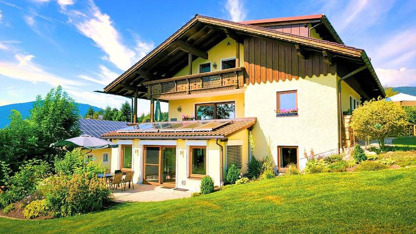 Ferienwohnung für 4 Personen, mit Balkon/Terrasse und Terrasse sowie Garten in Arnbruck