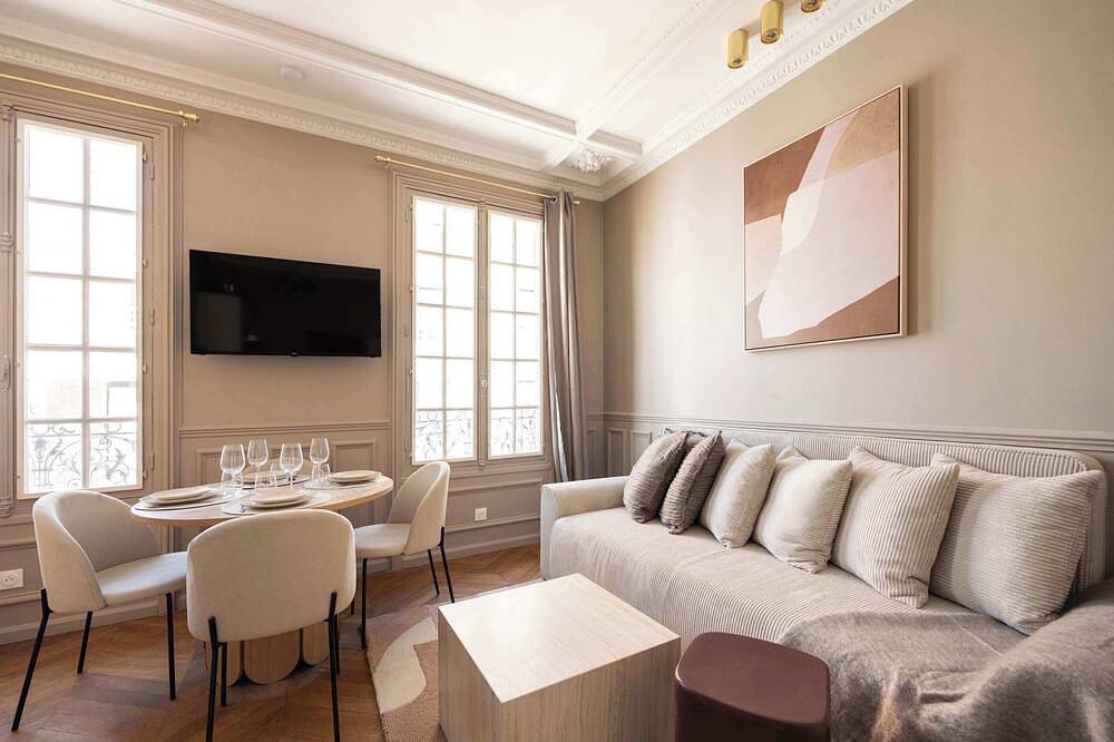 Apartamento entero, Elegant air-conditioned apartment with separate bedroom in Le Pré-Saint-Gervais, Sena-Saint Denis