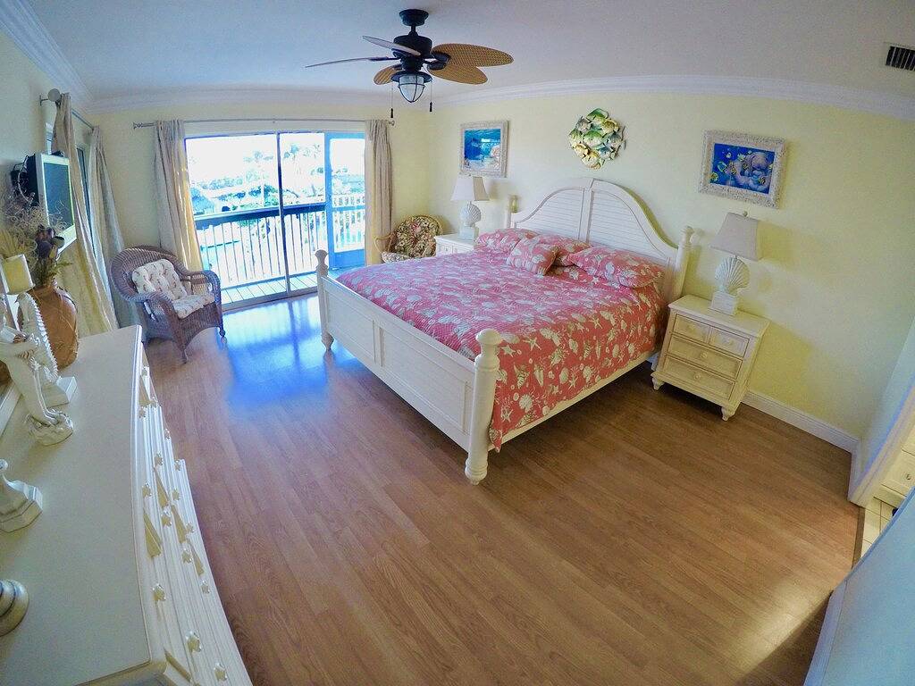 Duck Key 3/2 W / 90 'Private Dock, Keine Dockage-Gebühren, inklusive Trailer-Lagerung in Duck Key, Monroe County