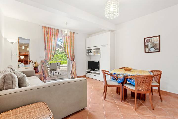 Hel lägenhet, Apartment 'Bel 4p St-Maxime' with Private Terrace, Garden, and Wi-Fi in La Nartelle, Sainte-Maxime