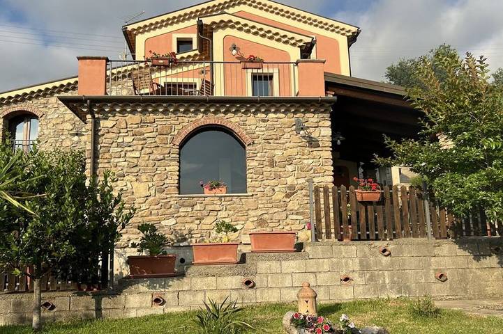 Rustico per 6 persone, con terrazza e giardino in Calabria