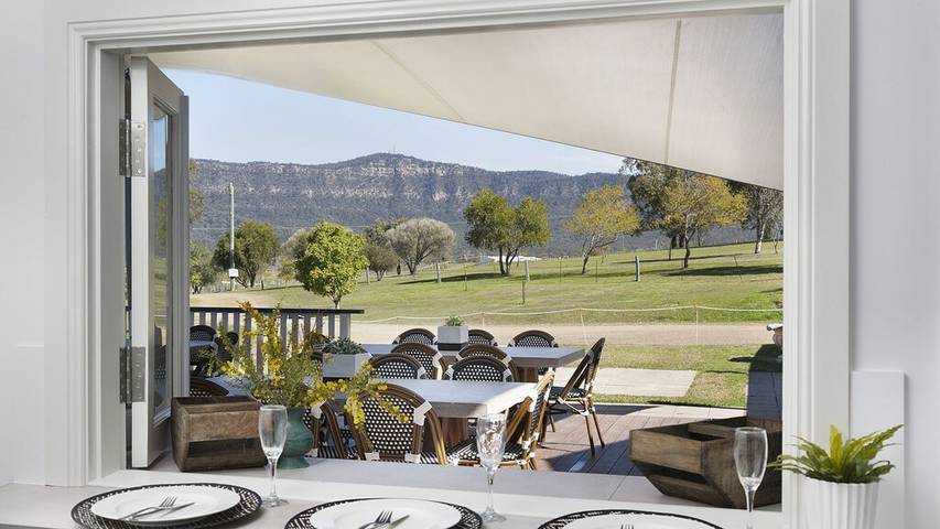 Holiday home for 40 people, with garden in Hunter Valley