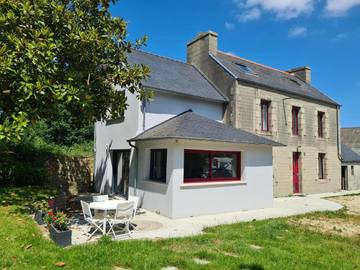 Gîte pour 13 personnes, avec jardin, animaux acceptés à Landivisiau
