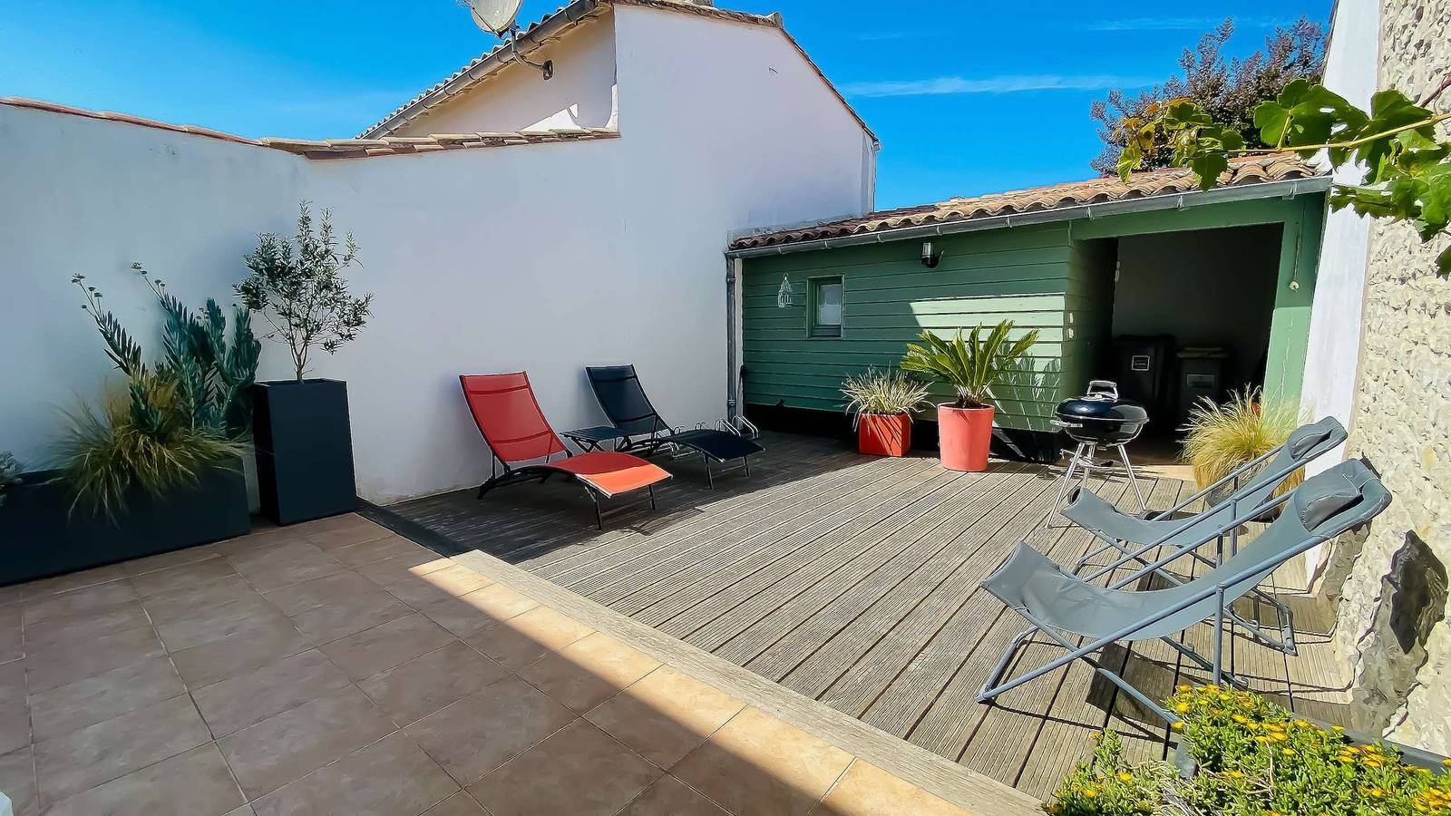 Appartement de vacances entier, Charmante maison de village à étage avec cour in Le Bois-Plage-en-Ré, Île de Ré