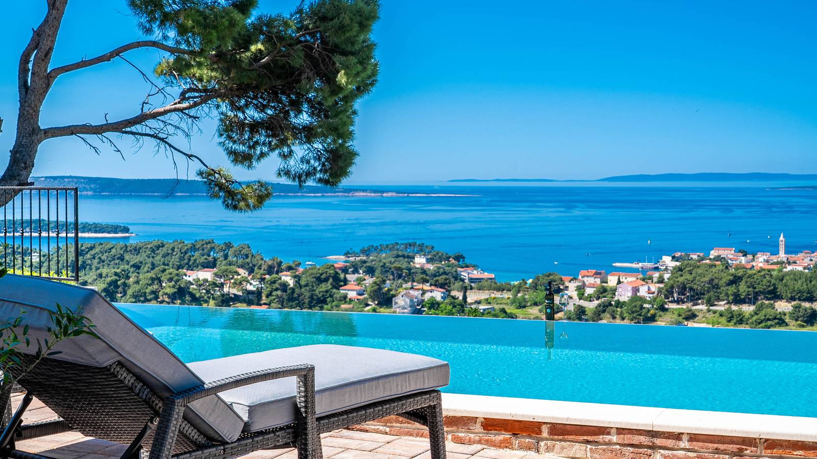 Vila Pantovcak with stunning views by Villas Guide in Banjol, Rab