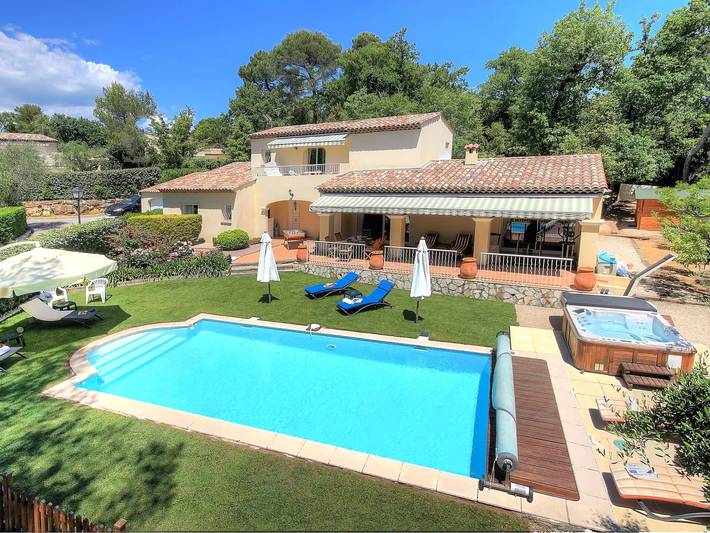Villa for 4 people, with garden and pool in Valbonne