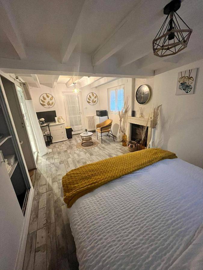 Gîte pour 2 personnes, avec jardin et terrasse à Gond-Pontouvre - 4