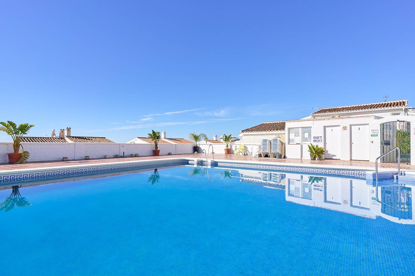 Geheel appartement, Appartement 'Los Robles' met zeezicht, Wifi en airconditioning in Nerja, Cordillera Penibética