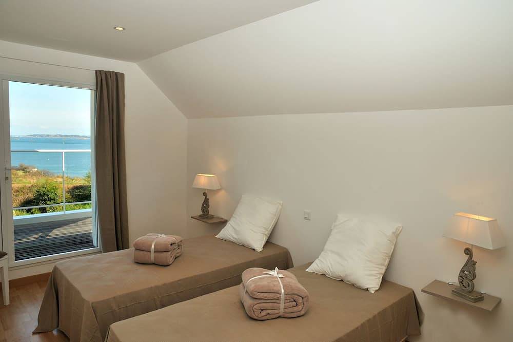 Ewa Roscoff Villa met uitzicht op zee en een verwarmd zwembad in Roscoff, Ceinture Dorée