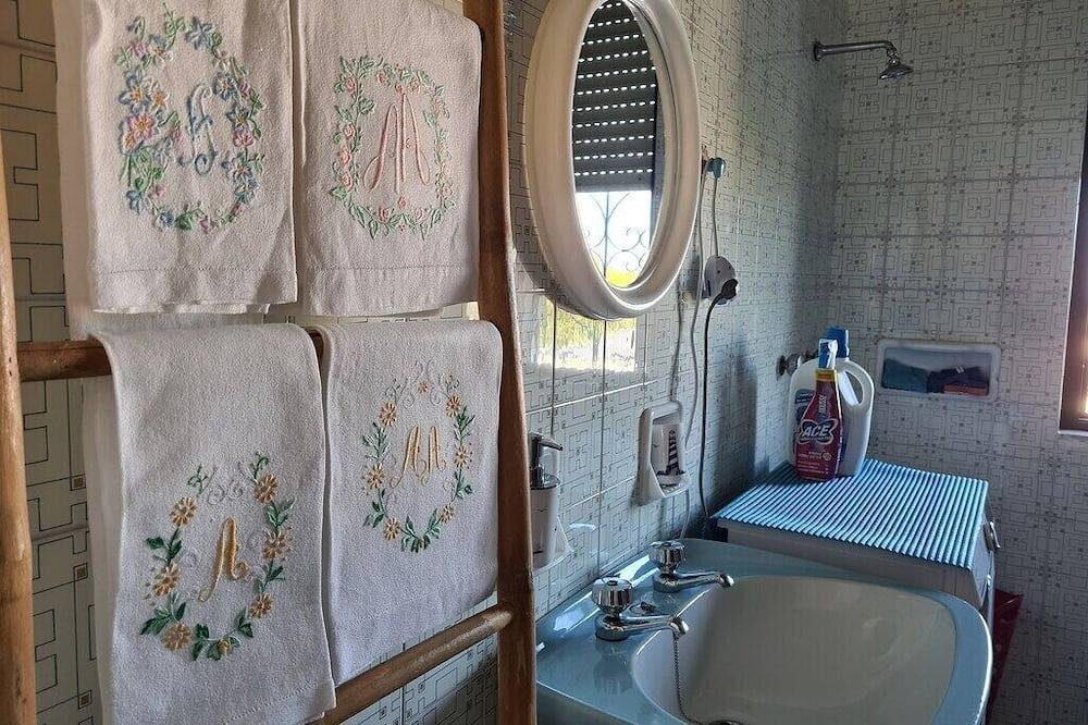 Appartamento intero, Villa Aurora, splendida vista mare, Salento! Ideale per famiglie. in Marina di Lizzano, Lizzano (disambigua)