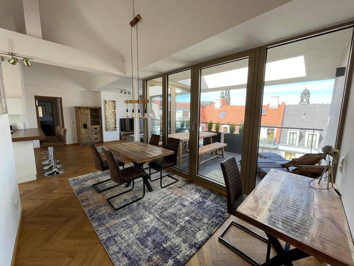 Ferienwohnung für 4 Personen, mit Balkon und Terrasse in Dresden Striezelmarkt
