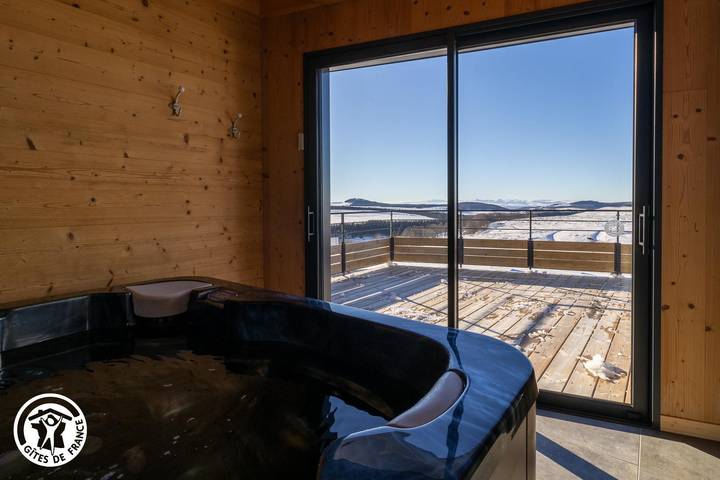 Gîte pour 8 personnes, avec sauna et terrasse ainsi que jacuzzi et jardin dans Super Besse - 3