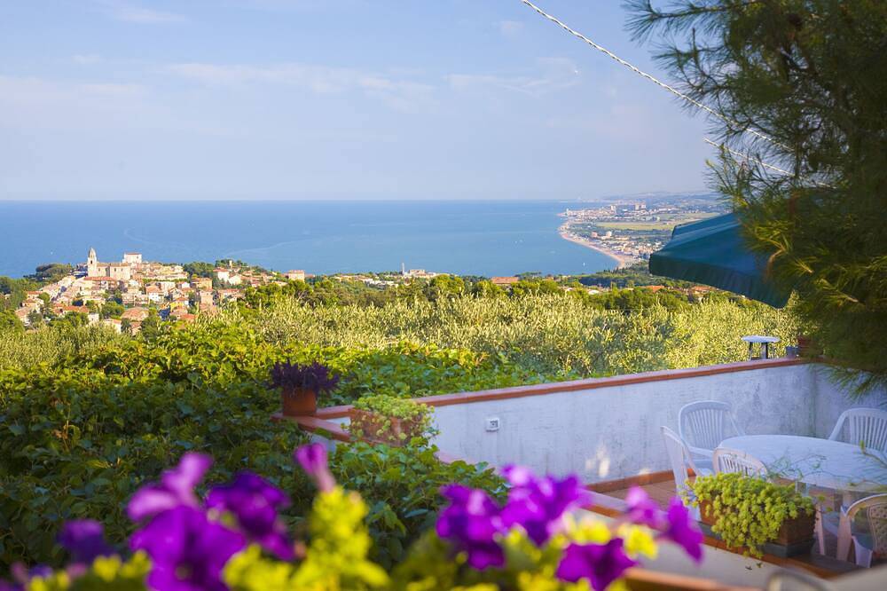 Unique panorama for apartment I Sassi Neri in Sirolo, Riviera del Conero