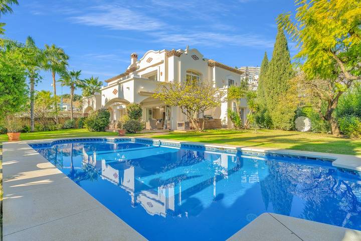 Villa for 12 people, with garden and view in Costa del Sol East