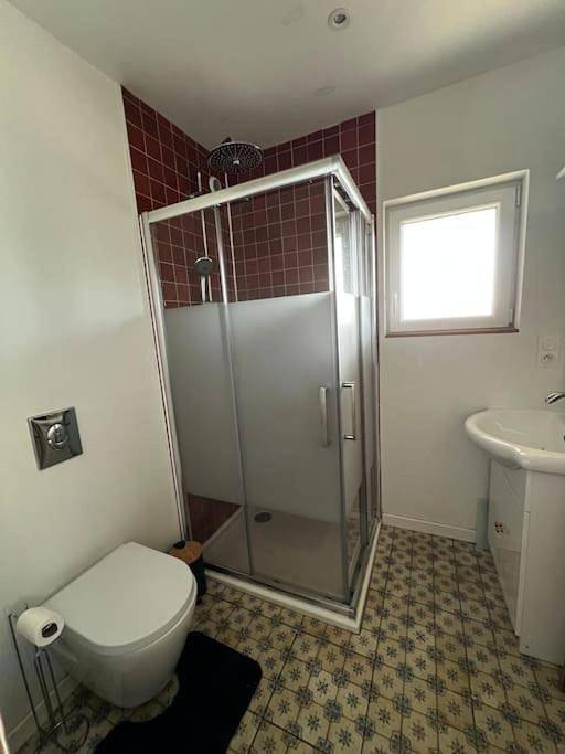 Location de vacances pour 8 personnes, avec jardin ainsi que vue et terrasse à Henvic - 3