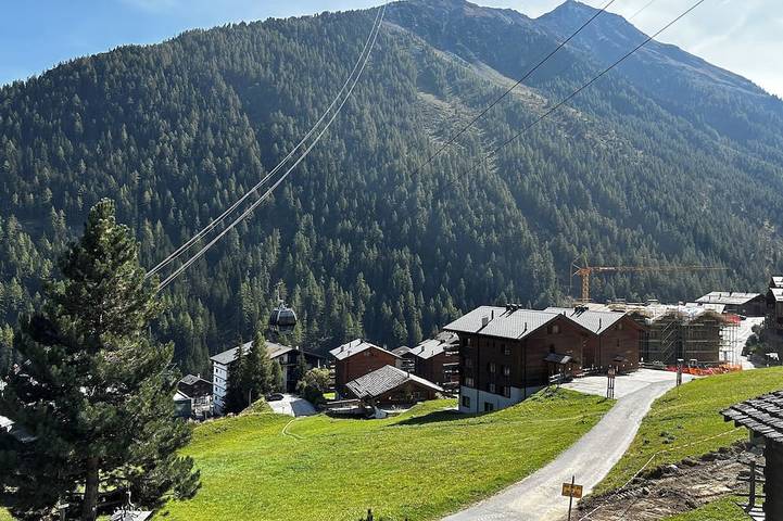 Appartement entier, 2 pièces confortable pour 2-4 personnes : living avec canapé-lit double - cuisine avec lave-vaissell in Grimentz, Anniviers