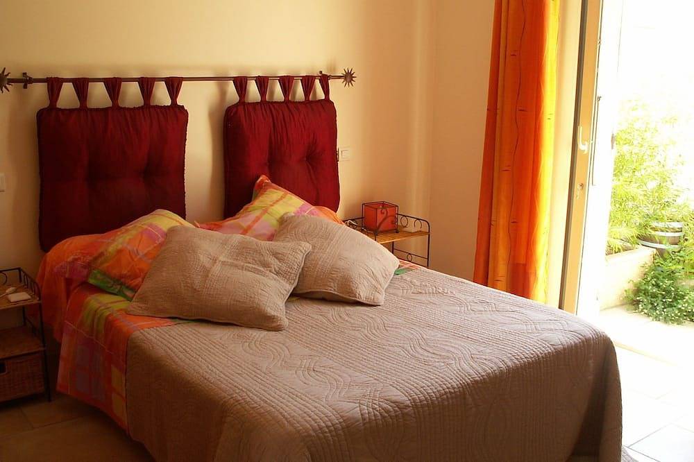 Villa, swimming pool, table tennis, near Mont Ventoux in Monteux, Vaucluse