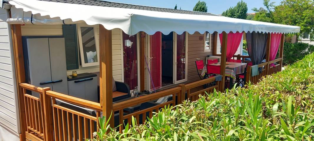 Bungalow pour 6 personnes, avec piscine et terrasse à Fréjus