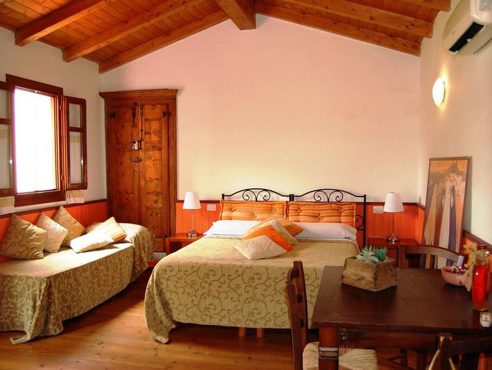 Agriturismo per 2 persone, con giardino e piscina, con animali domestici in Barbagia